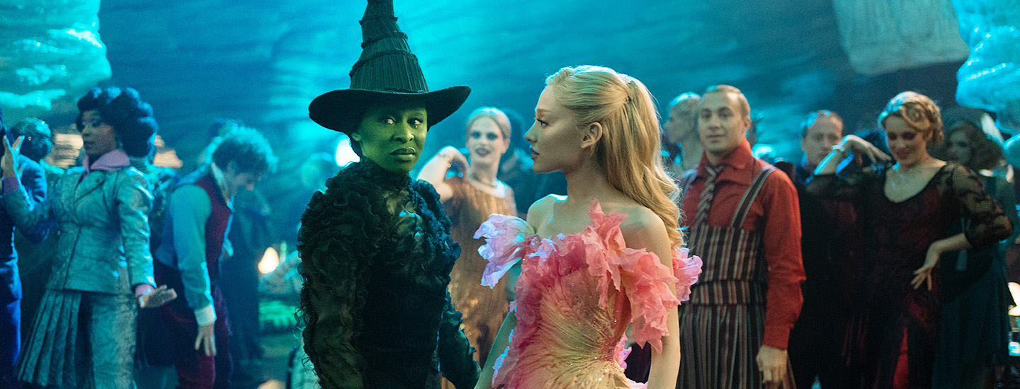 Image of Elphaba and Glinda from the movie
